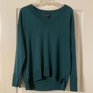 Classic Banana Republic Green 100% Merino Wool V neck sweater